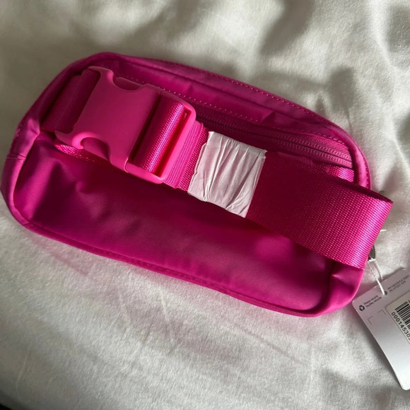 🆕💕 Lululemon Everywhere Belt Bag Sonic Pink - Picture 5 of 6